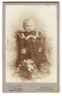 Fotografie L. Kny, Ebersbach I. S., Blondes Süsses Baby Mit Blumenkorb  - Anonymous Persons