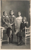 CARTE PHOTO - Enfants - Quatre Jeunes Filles - Portrait - Carte Postale Ancienne - Photographie