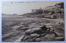 FRANCE - VAR - SAINT-RAPHAËL - La Plage Et Les Bains - Saint-Raphaël