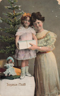 FETES - VOEUX - Noël - Joyeux Noël  - Femme - Enfant - Cadeau - Sapin - Jouets - Carte Postale Ancienne - Altri & Non Classificati