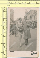 REAL PHOTO BEOGRAD KNEZ MIHAJLOVA ULICA Couple Elegant Woman Man Dame Femme Homme Foto Rojal  ORIGINAL VINTAGE SNAPSHOT - Anonymous Persons