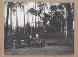 PHOTOGRAPHIE ALLEMAGNE - BERLIN Banlieue De Berlin Parc - 2 Personnages Assis - Automne 1928 - Autres & Non Classés