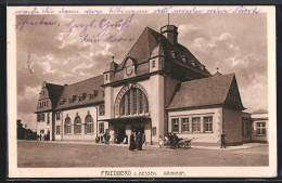 AK Friedberg / Hessen, Reisende Vor Dem Bahnhof  - Friedberg