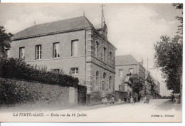 Carte Postale Ancienne La Ferté Macé - Ecoles Rue Du 14 Juillet - La Ferte Mace
