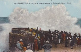 0-64122 01 44+19 - BIARRITZ - EFFET DE VAGUE A LA DIGUE DU ROCHER DE LA VIERGE - Biarritz