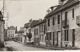 VOUZIERS  Rue De Condé - Vouziers