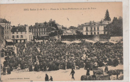 REDON  Place De La Sous-Préfecture Un Jour De Marché - Redon