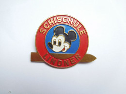 Belle Broche ( No Pin's ) , Disney , Mickey , Schischule Lindner - Disney