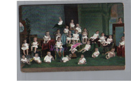 HUMOUR - Plein De Bébé Dans Le Salon Chaise Fauteuil Cadre Photo Enfant Carte Vierge  - Groepen Kinderen En Familie