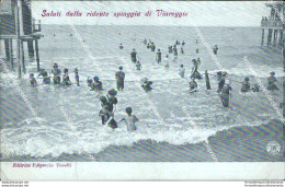 As605 Cartolina Saluti Dalla Ridente Spiaggia Di Viareggio Provincia Di Lucca - Lucca