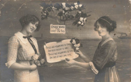 FANTAISIES - Femmes - Deux Femmes - Kindest Wishes From Over The Sea - Carte Postale Ancienne - Femmes