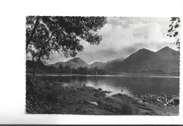 CPA PHOTO DPT65 LOURDES , LE LAC  En 1955!    (voir Timbre Et Pub ) - Lourdes