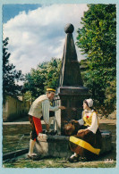 Folklore En Ariège - A La Fontaine Avec Le Pichet - Groupe Tarasconnais Pol De Mounègre - Costume De Sabarthès 1830 - Autres & Non Classés