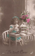 FANTAISIES - Enfant - Petite Fille - Fleurs - Autour D'une Table - Colorisé - De Tout Cœur - Carte Postale Ancienne - Altri & Non Classificati