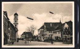 AK Langenargen A. Bodensee, Marktplatz Mit Luftschiff Hindenburg Und Graf Zeppelin  - Aeronaves