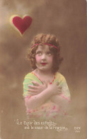 FANTAISIES - Enfant - Petite Fille - Le Cœur D'es Enfants St Le Cœur De La France - Colorisé - Carte Postale Ancienne - Andere & Zonder Classificatie