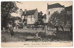 CPA 89 - NOYERS (Yonne) - Ancien Hospice. Bords Du Serein (petite Animation) - Noyers Sur Serein