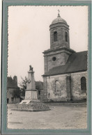 CPSM Dentelée (22) PLOUNEVEZ-QUINTIN - Aspect De L'Eglise Et Du Monument Aux Morts En 1950 - Quintin