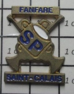 1618c Pin's Pins / Beau Et Rare / POMPIERS / FANFARE DES SAPEURS POMPIERS DE SAINT-CALAIS-BOULES - Firemen