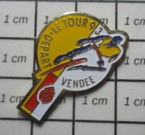 1618c Pin's Pins / THEME SPORTS / CYCLISME TOUR DE FRANCE DEPART 93 VENDEE - Ciclismo