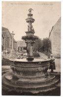 CPA 29 - SAINT JEAN DU DOIGT (Finistère) - 682. La Fontaine Monumentale (animée) - Dos Simple - Saint-Jean-du-Doigt
