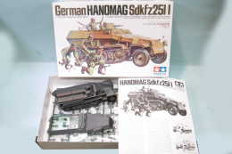 Tamiya - HANOMAG Sdkfz 251/1 + 5 Figurines WWII Militaire Maquette Kit Plastique Réf. 35020 BO 1/35 - Véhicules Militaires