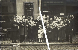 Carte Photo Mariage (?) Devant Un Café - Photographe DEBIE Georges - SCHAERBEEK (ligne Blanche Fictive) - Schaarbeek - Schaerbeek