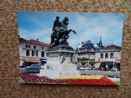 KB10/1114-Cognac Place François Premier Statue Automobiles Commerces - Cognac