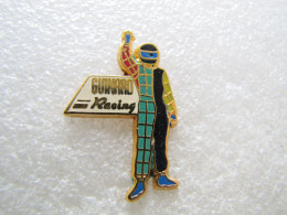 PIN'S    GUINARD  RACING   PILOTE AUTOMOBILE  Zamak - Rallye