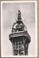 CPSM 75 - PARIS - TOUR EIFFEL - Le Sommet De La Tour Eiffel TB Oblitération Roulette EMMA Sommet 1953 + TIMBRE Souvenir - Tour Eiffel