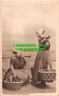 R517149 Walchersche Vischvrouwen. Postcard - Mundo