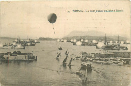 26.04.2024 - A - 25. TOULON - LA RADE PENDANT UN SALUT D ESCADRE - Toulon