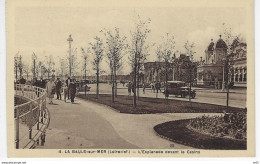 44 - LA BAULE Sur MER - L'Esplanade Devant Le Casino ( Voiture Epoque ) - La Baule-Escoublac