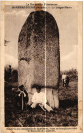 50 . SAINT PIERRE EGLISE . LA LONGUE PIERRE  . Menhir .   (Trait Blanc  Pas Sur L'original ) - Saint Pierre Eglise