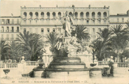 26.04.2024 - A - 12.TOULON - Monument De La Fédération Et Le Grand Hôtel - Toulon