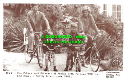 R517566 The Prince And Princess Of Wales With Princes William And Harry. Scilly - Welt