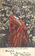 CPA / AFRIQUE DU SUD / CPA ETHNIQUE / A DEMURE YOUNG ZULU WOMAN - Sudáfrica