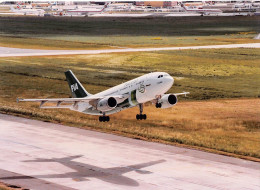 Airbus A310 In Pakistan International Airlines -  +/- 180 X 130 Mm. - Photo Presse Originale - Luftfahrt