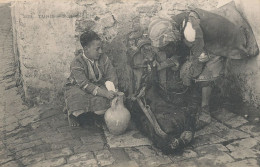 AY 530 /    CPA    TUNISIE-     TUNIS-    PORTEUR D'EAU - Tunesië