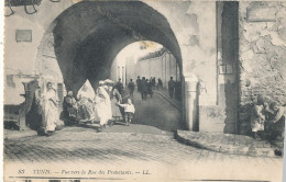 AY 532 /    CPA    TUNISIE-  TUNIS- VUE VERS LA RUE DES PROTESTANTS - Tunesien