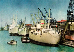 GDYNIA - PORT :  GENERAL CARGO SHIP " PIAST " - POLISH OCEAN LINES INC. - 1953 (an598) - Poland