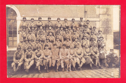 Milit-530A56  Carte Photo, Un Groupe De Militaires, Képi N° 46 - Autres & Non Classés