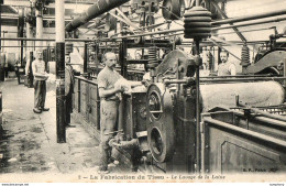 59. CPA - CAUDRY - La Fabrication Du Tissu - Le Lavage De La Laine - Ouvriers Sur Leurs Machines - - Caudry