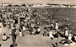 N°1093 W -cpsm Royan -la Plage Devant Le Boulevard De La Grandière- - Royan