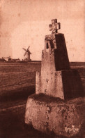 CPA - NOIRMOUTIER - Calvaire De Luzay Route De L'Herbaudière (moulin) … Edition R.Bergevin - Ile De Noirmoutier