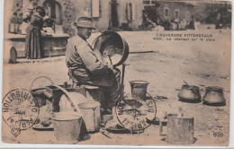 L'AUVERGNE PITTORESQUE -SAINT FLOUR : Le Rétameur Sur La Place - Bon état (une Petite Déchirure Près Du Timbre) - Otros & Sin Clasificación