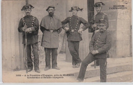 Environs De BIARRITZ : A La Frontière D'Espagne Près De Biarritz, Gendarmes Et Soldats Espagnols - Très Bon état - Autres & Non Classés