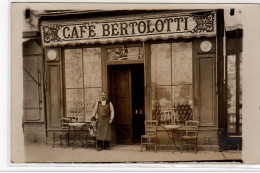 NICE : Carte Photo Du Café BERTOLOTTI Vers 1910 - Très Bon état - Pubs, Hotels And Restaurants