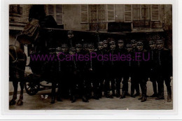 PARIS 5ème : Carte Photo D´un Groue De Policiers Et De Leur Attelage Sur La Place Sainte Genevieve - Très Bon état - Paris (05)