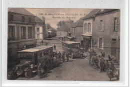 SAINT SULPICE LES FEUILLES - Arrivée Des Autobus - Très Bon état - Saint Sulpice Les Feuilles